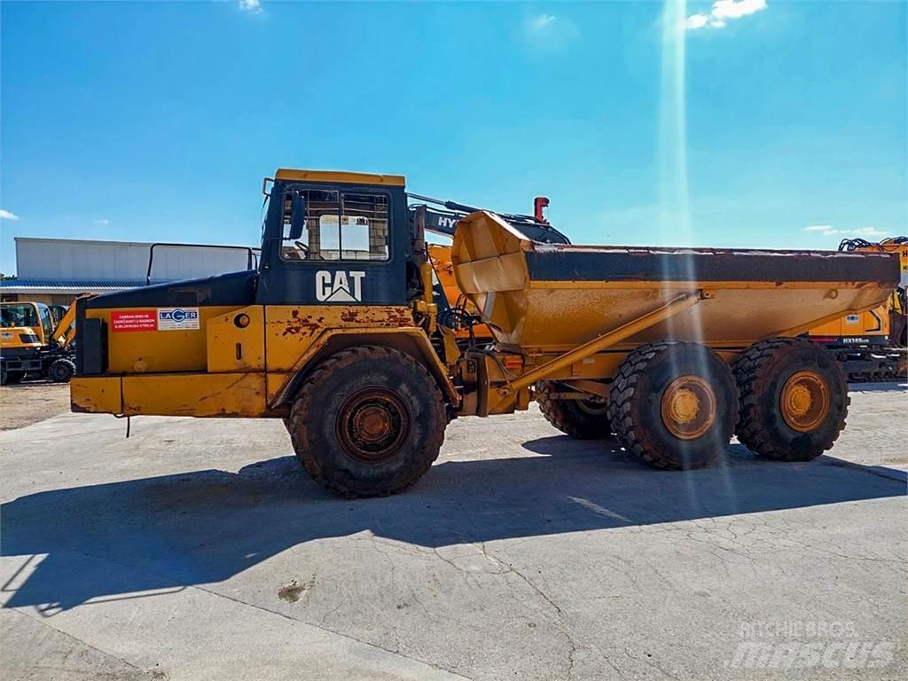 CAT D250E Dumper - Knickgelenk