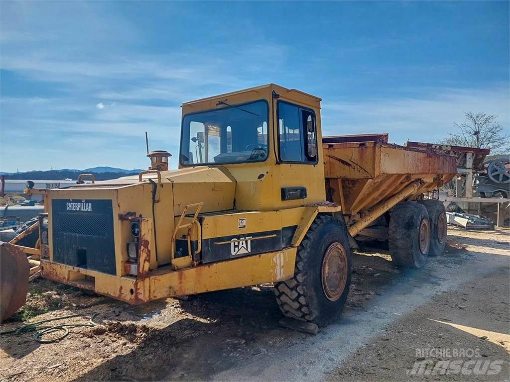 CAT D300B Dumper - Knickgelenk