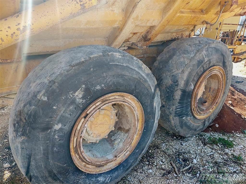 CAT D300B Dumper - Knickgelenk