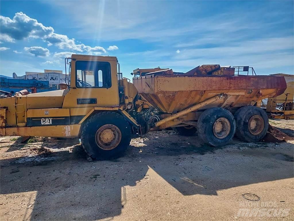 CAT D300B Dumper - Knickgelenk