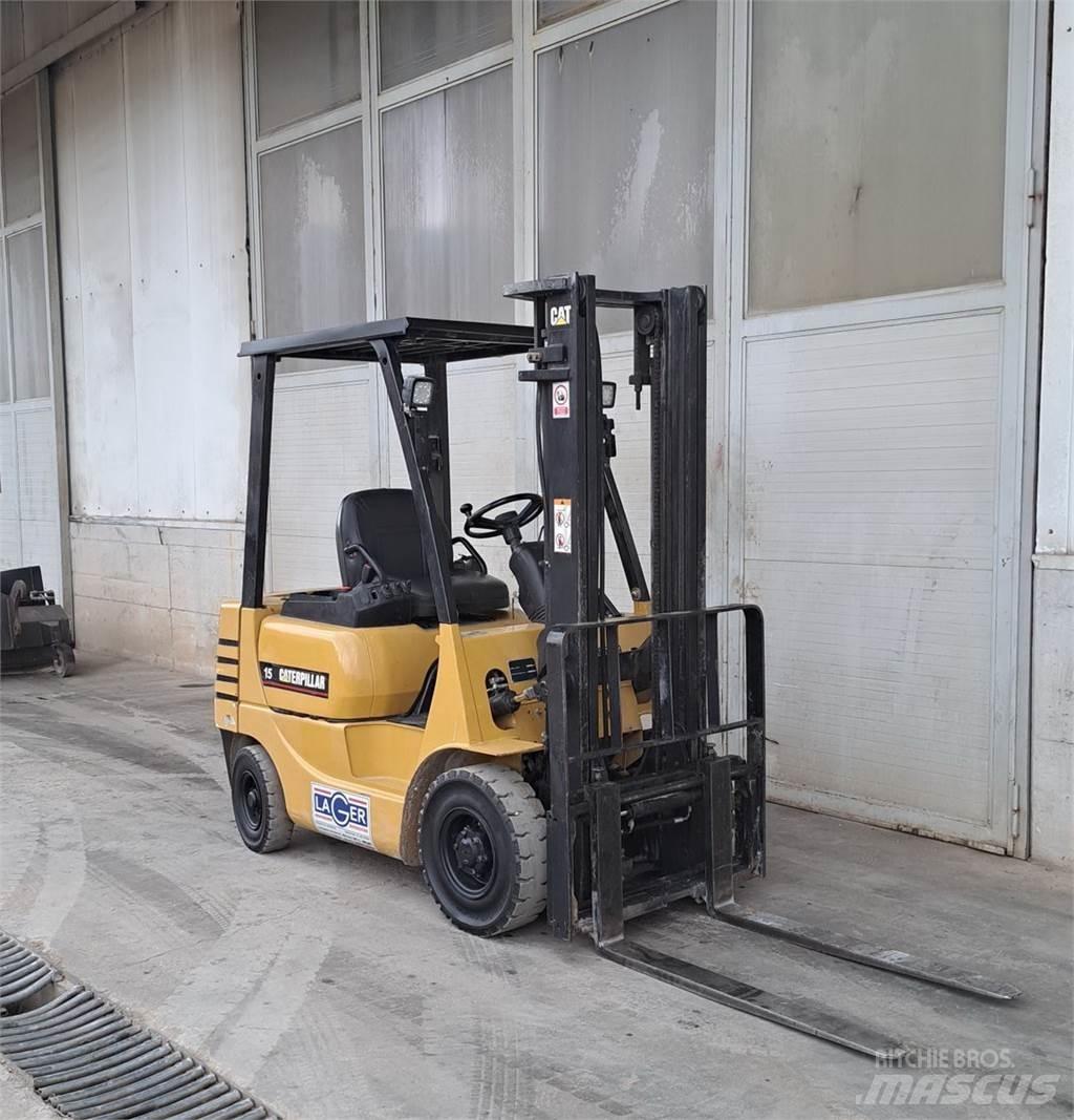 CAT DP15 Diesel Stapler