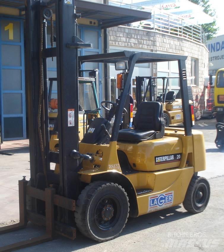 CAT DP20 Diesel Stapler