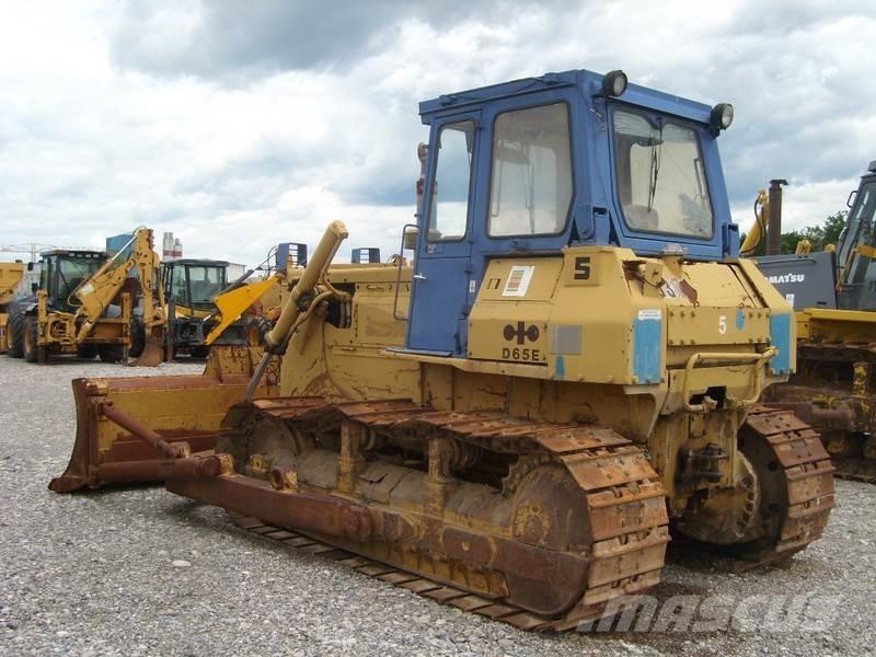 Komatsu D65E-8 Bulldozer