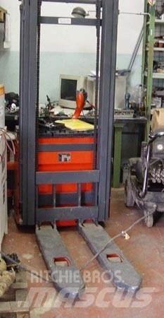 Linde L10 Niedergabelstapler
