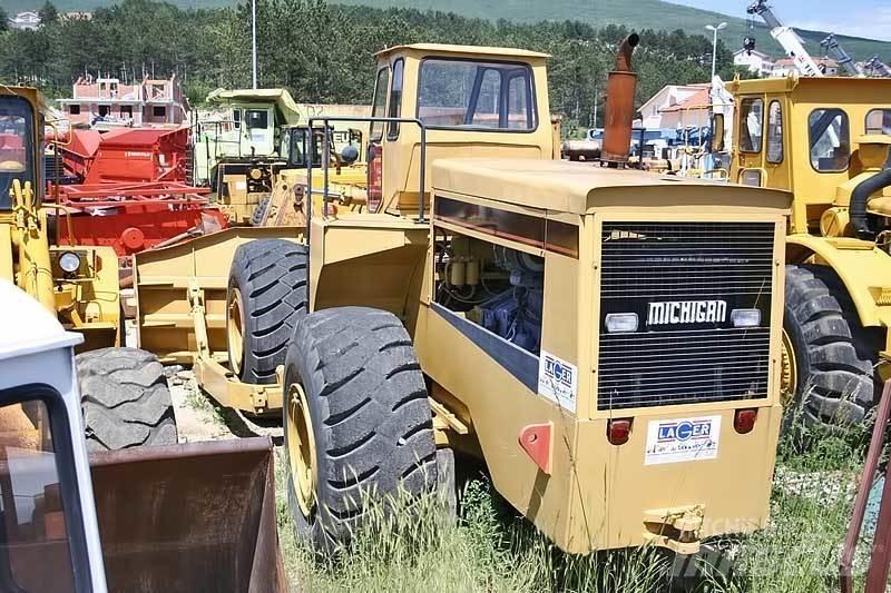 Michigan 2803 Raddozer