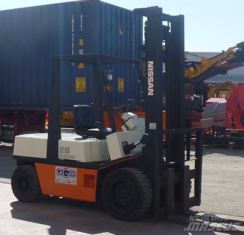 Nissan EGH02 Diesel Stapler