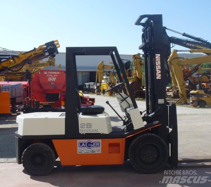 Nissan EGH02 Diesel Stapler
