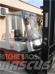 Nissan PH02M25 Andere Gabelstapler
