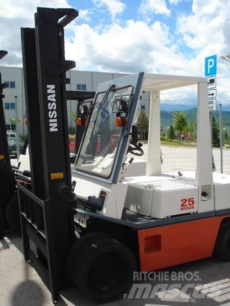 Nissan PH02M25 Andere Gabelstapler
