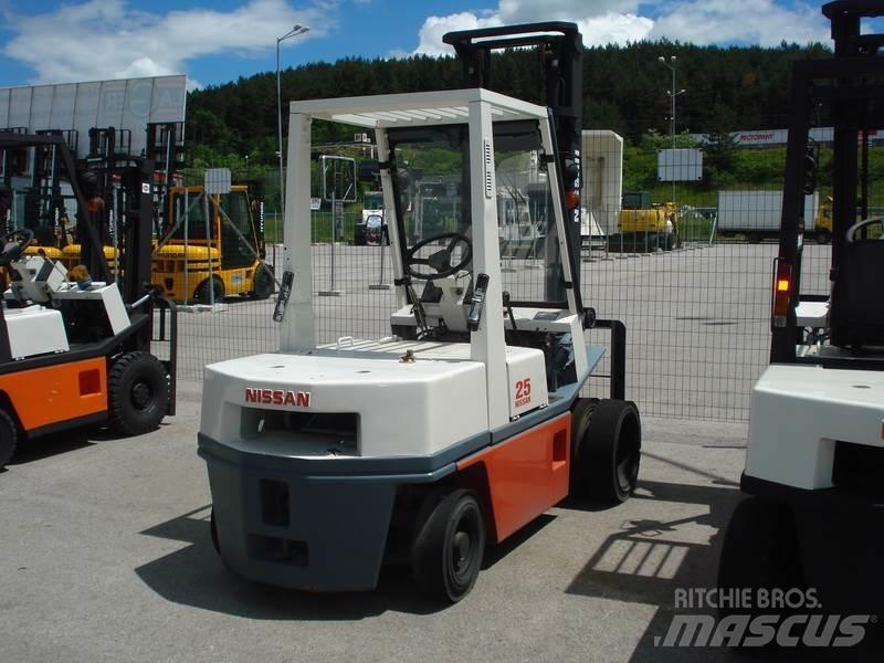 Nissan PH02M25 Andere Gabelstapler