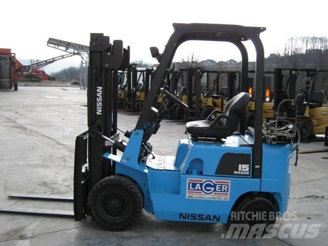 Nissan PJ01A15 Gas Stapler