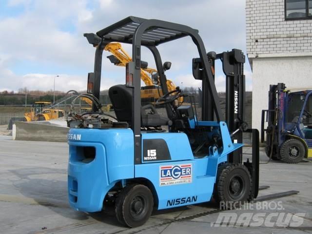 Nissan PJ01A15 Gas Stapler