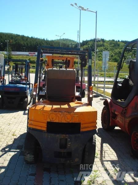 Toyota 80-5FDL25 Diesel Stapler