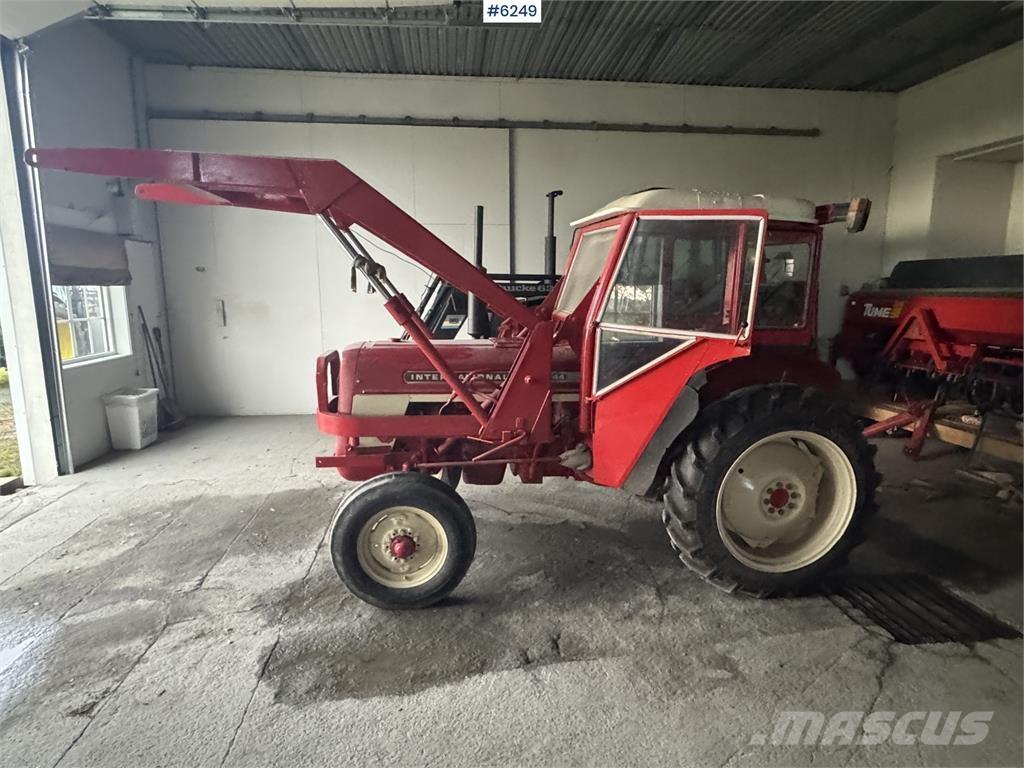 International 444 Traktoren
