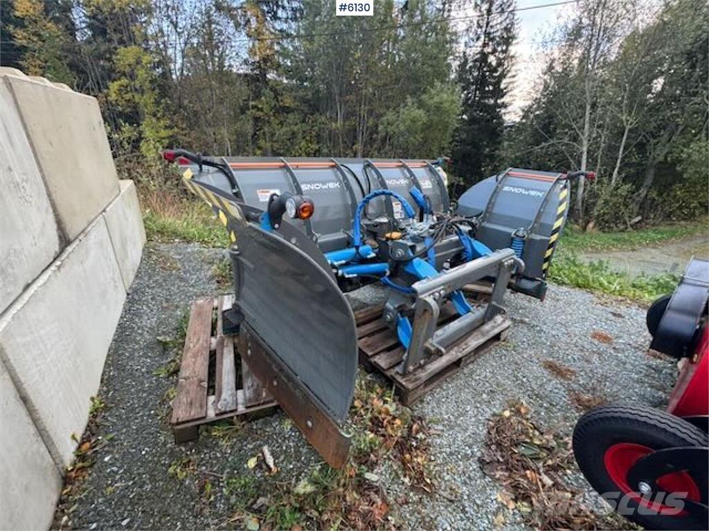 Snowek U420 Schneeschilde und -pflüge