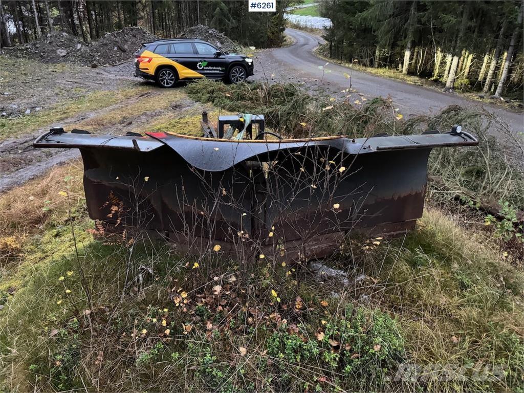 Uni-väg UV-320 Schneeschilde und -pflüge