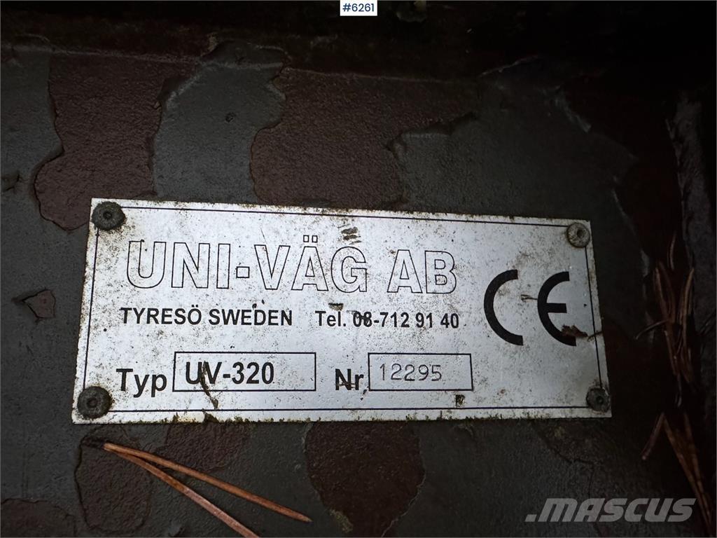 Uni-väg UV-320 Schneeschilde und -pflüge