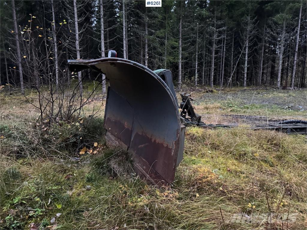 Uni-väg UV-320 Schneeschilde und -pflüge