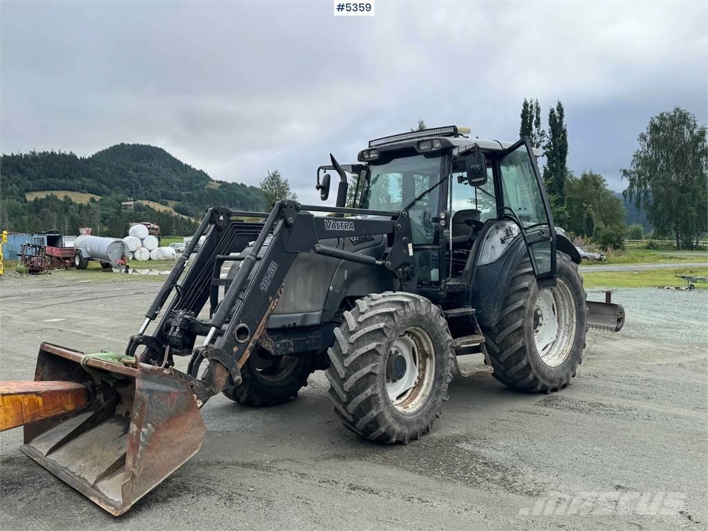 Valtra M120-4 Traktoren