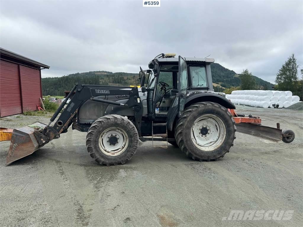 Valtra M120-4 Traktoren