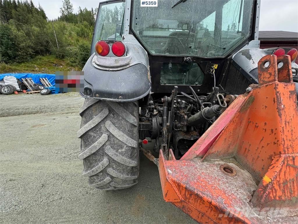 Valtra M120-4 Traktoren