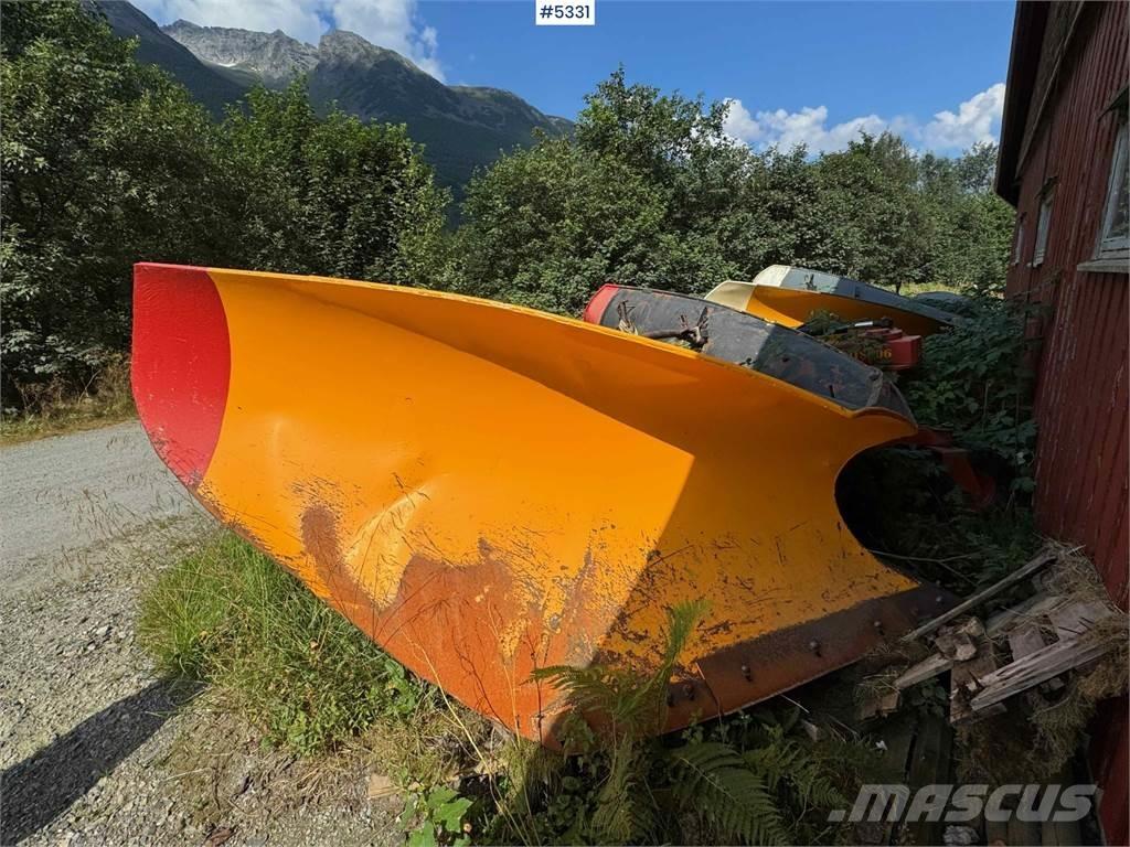 Viking L275E Schneeschilde und -pflüge