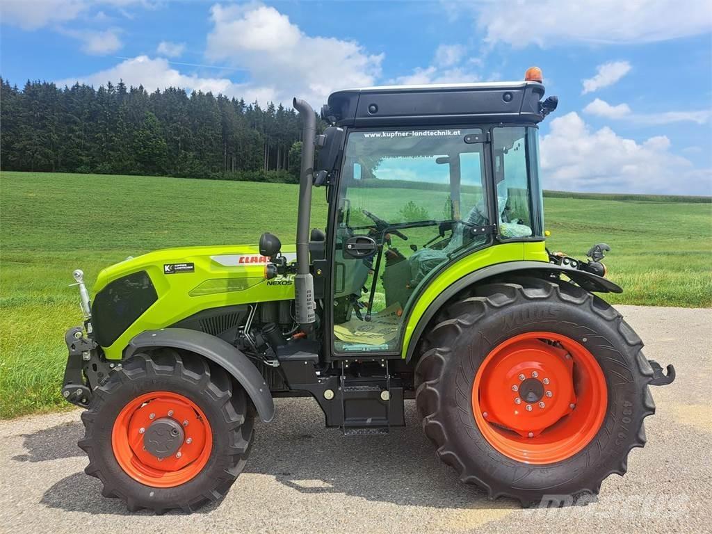 CLAAS Nexos 240 XL Traktoren