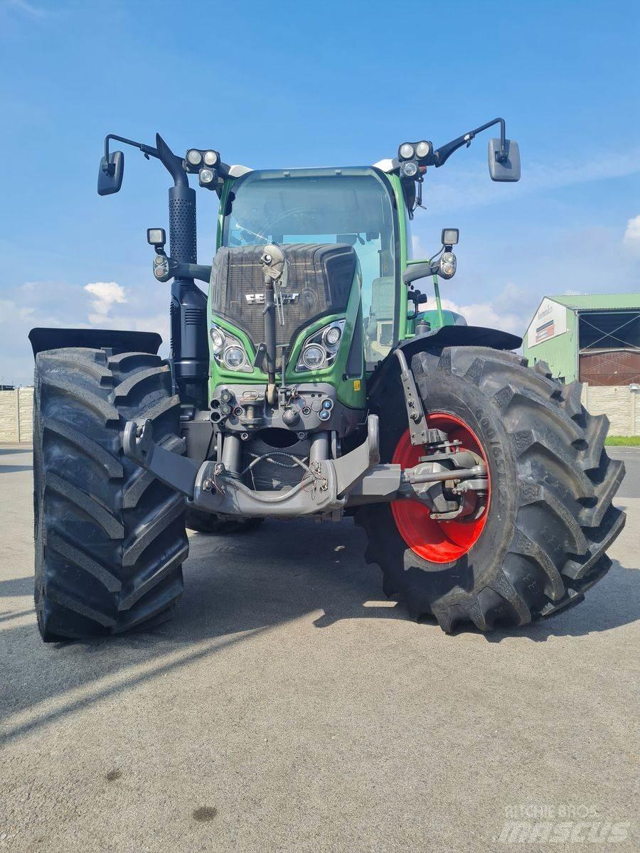 Fendt 718 Vario Traktoren