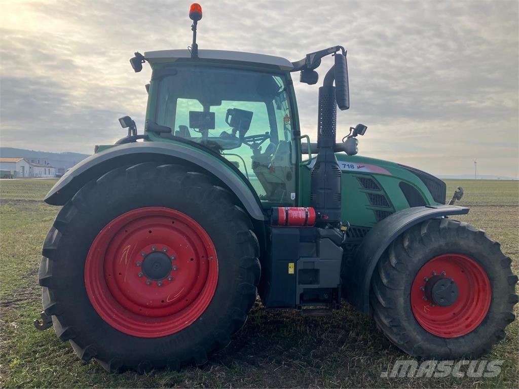 Fendt 718 Vario Traktoren