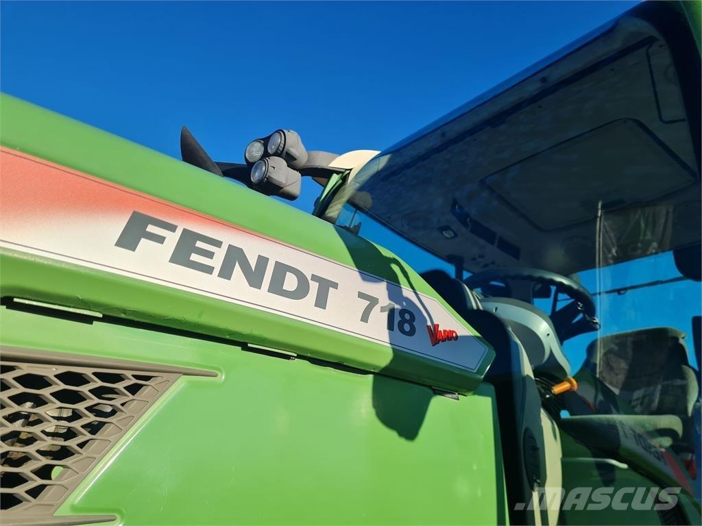 Fendt 718 Vario Traktoren