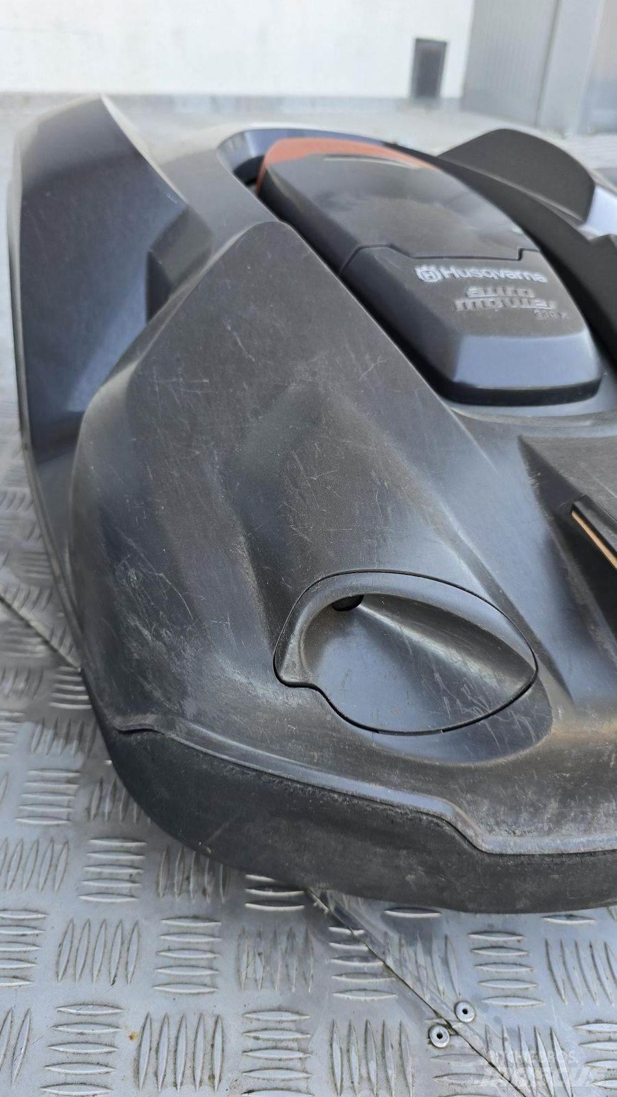 Husqvarna AM 330X Sonstige Kommunalmaschinen