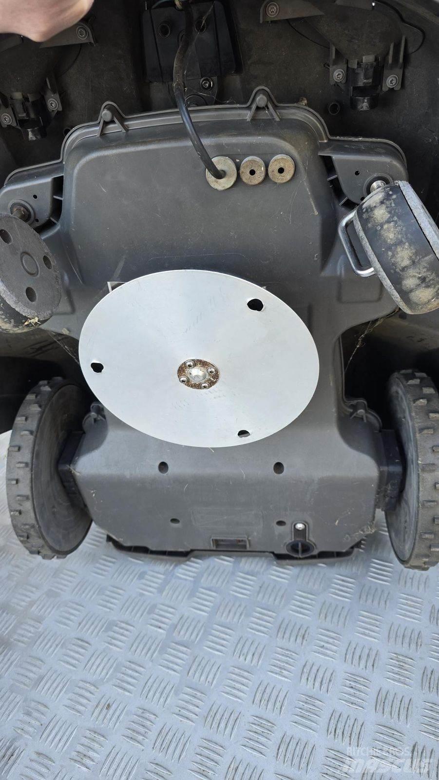 Husqvarna AM 330X Sonstige Kommunalmaschinen
