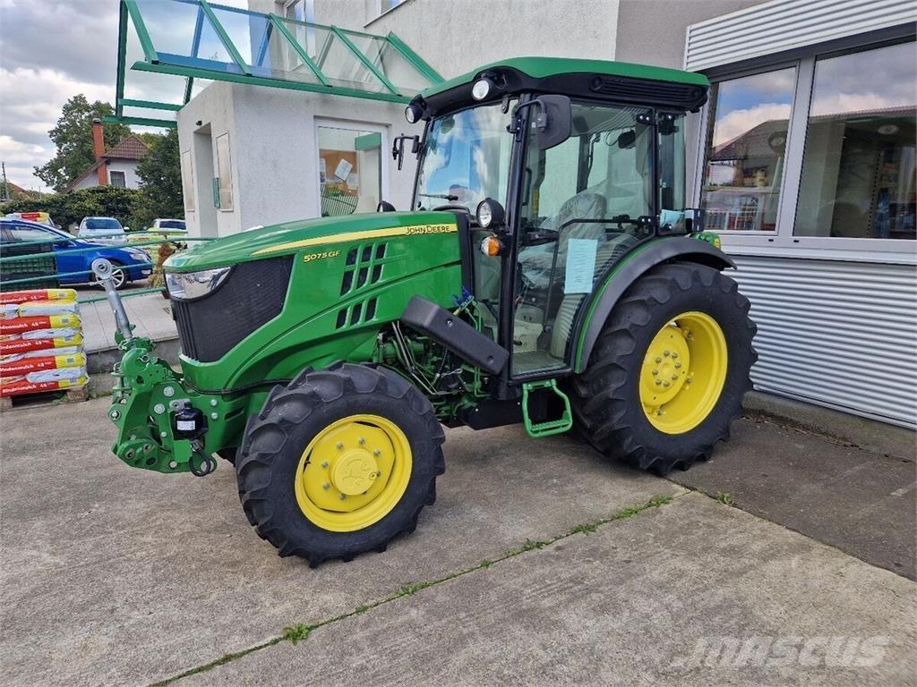 John Deere 5075 GF Traktoren
