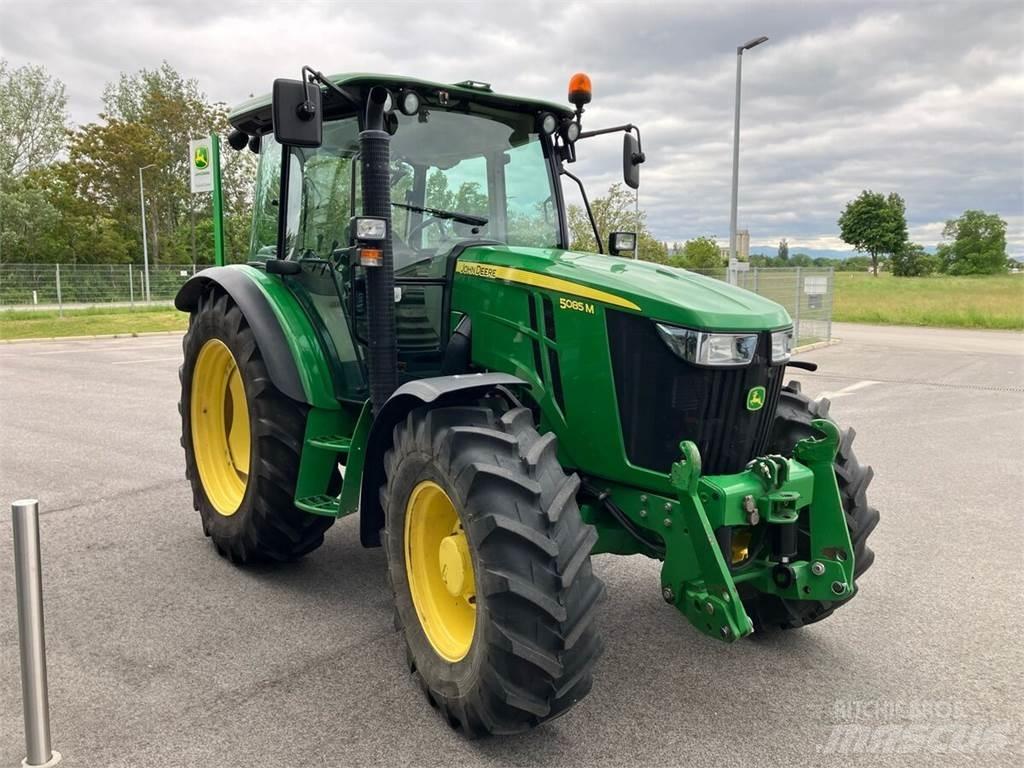 John Deere 5085M Traktoren