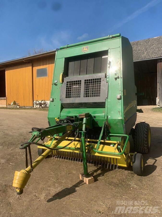 John Deere 592C Rundballenpressen