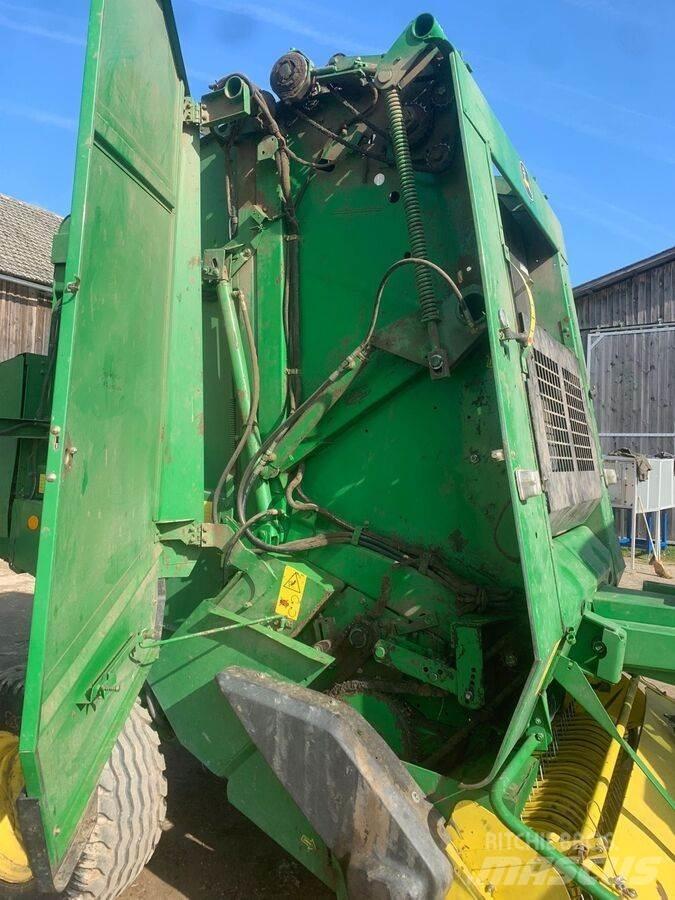 John Deere 592C Rundballenpressen