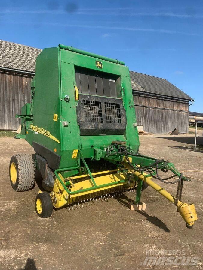 John Deere 592C Rundballenpressen