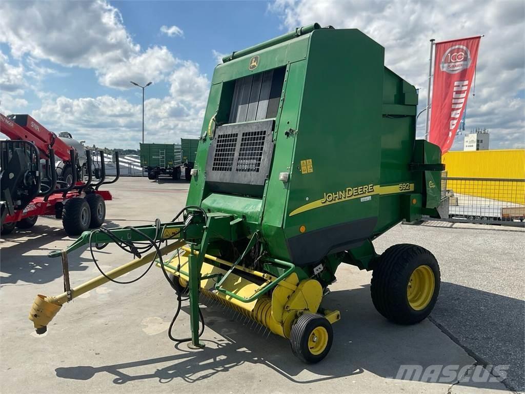 John Deere 592C Rundballenpressen
