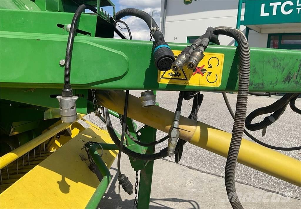 John Deere 592C Rundballenpressen