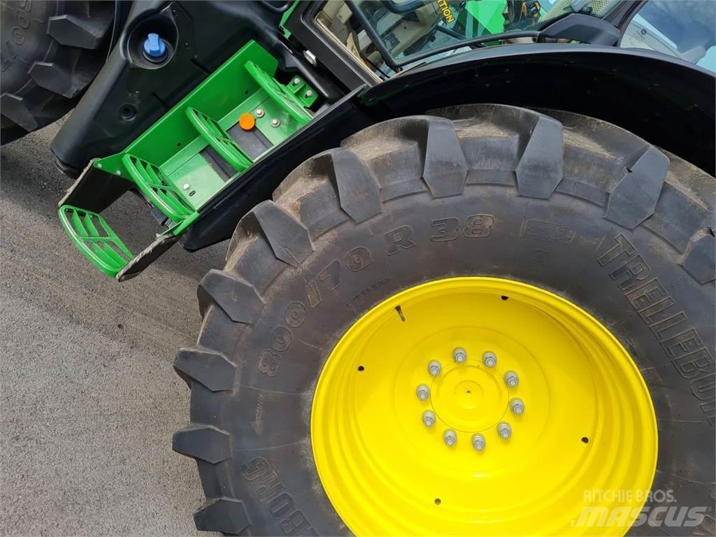 John Deere 6215R Traktoren