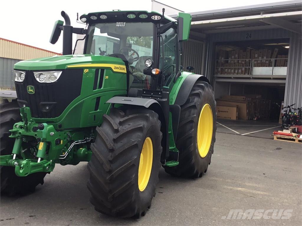 John Deere 6R215 Traktoren