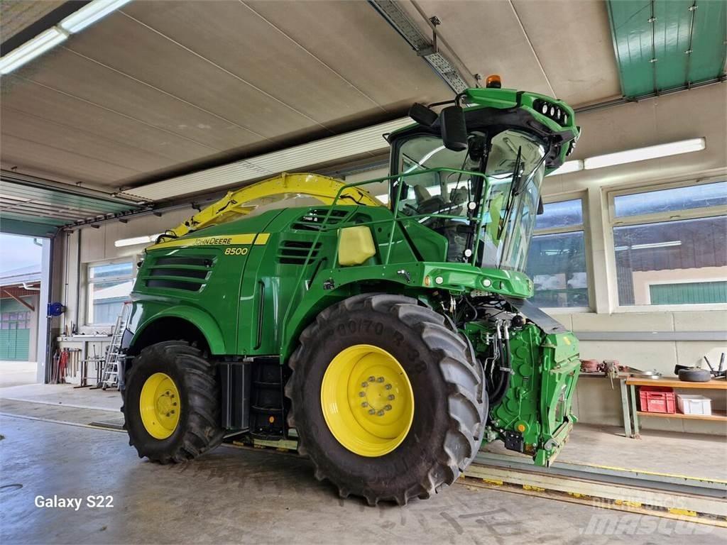John Deere 8500 Feldhäcksler