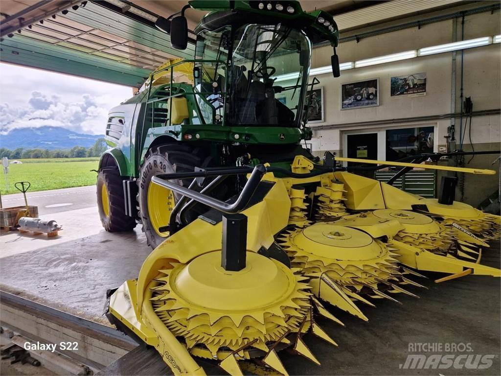 John Deere 8500 Feldhäcksler