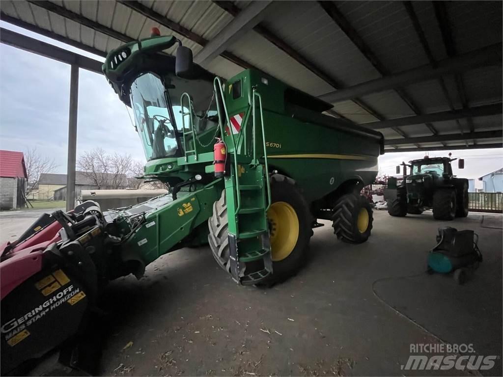John Deere S670i Mähdrescher