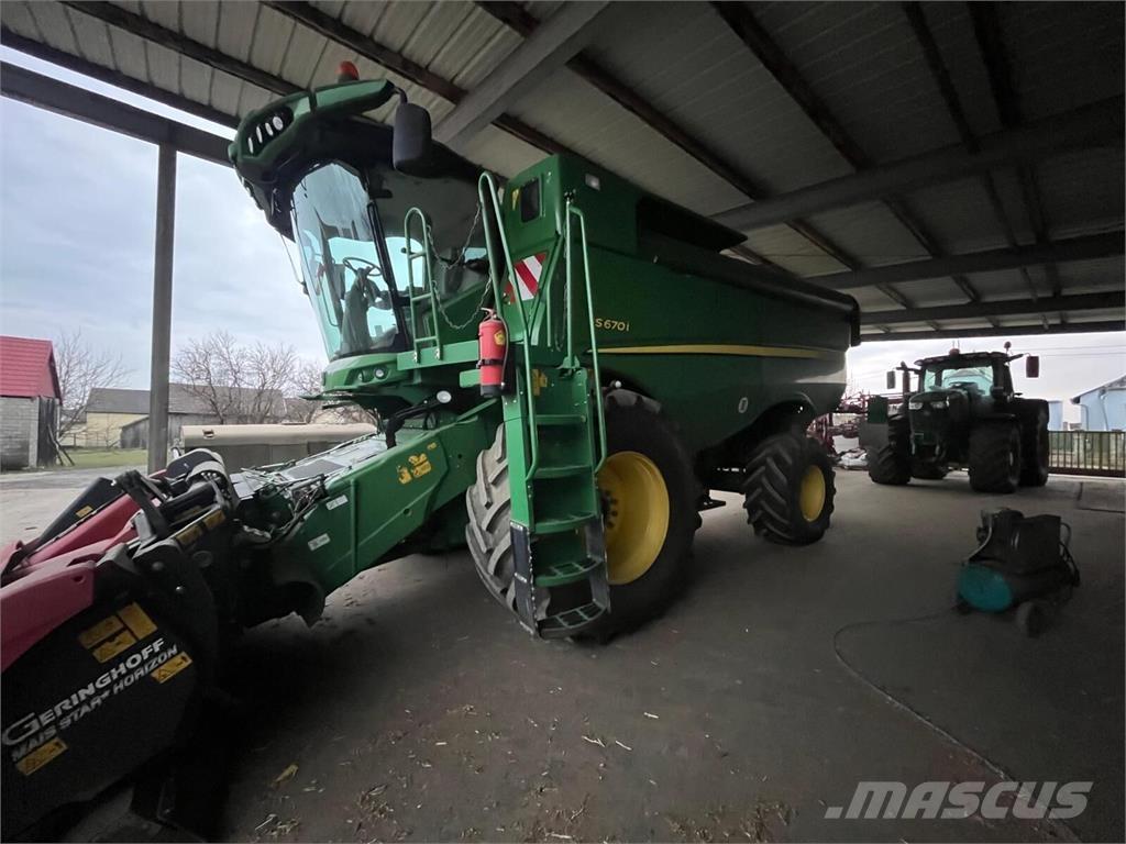 John Deere S670i Mähdrescher