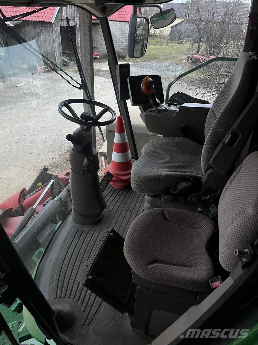 John Deere S670i Mähdrescher