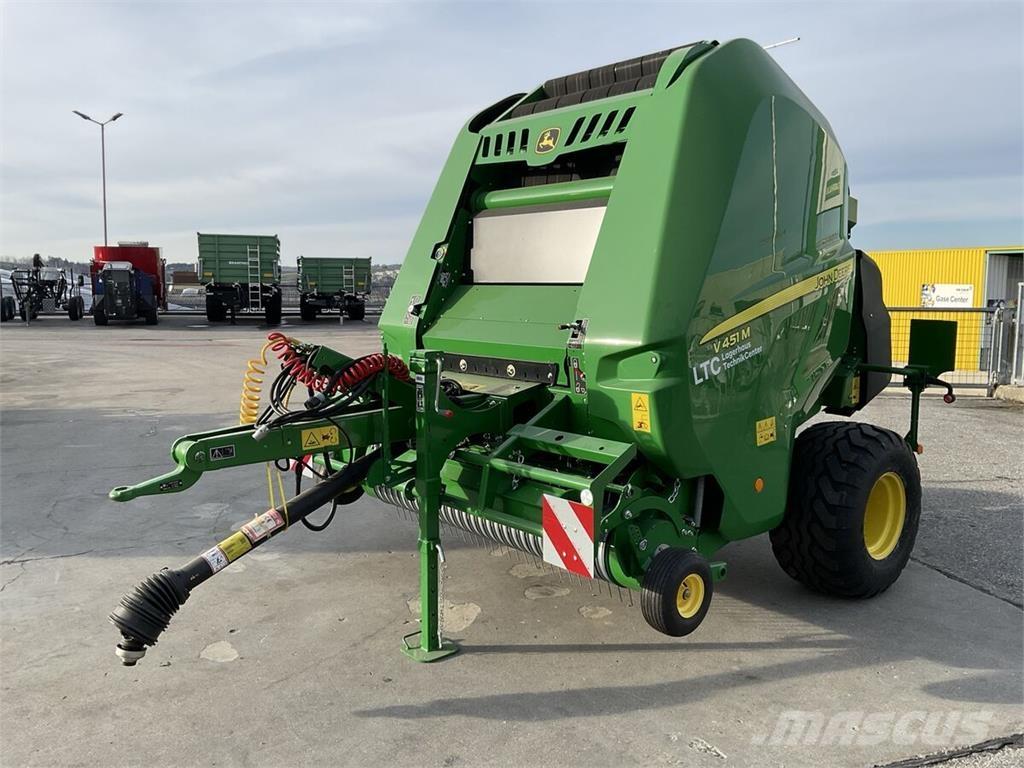 John Deere V451 M Rundballenpressen