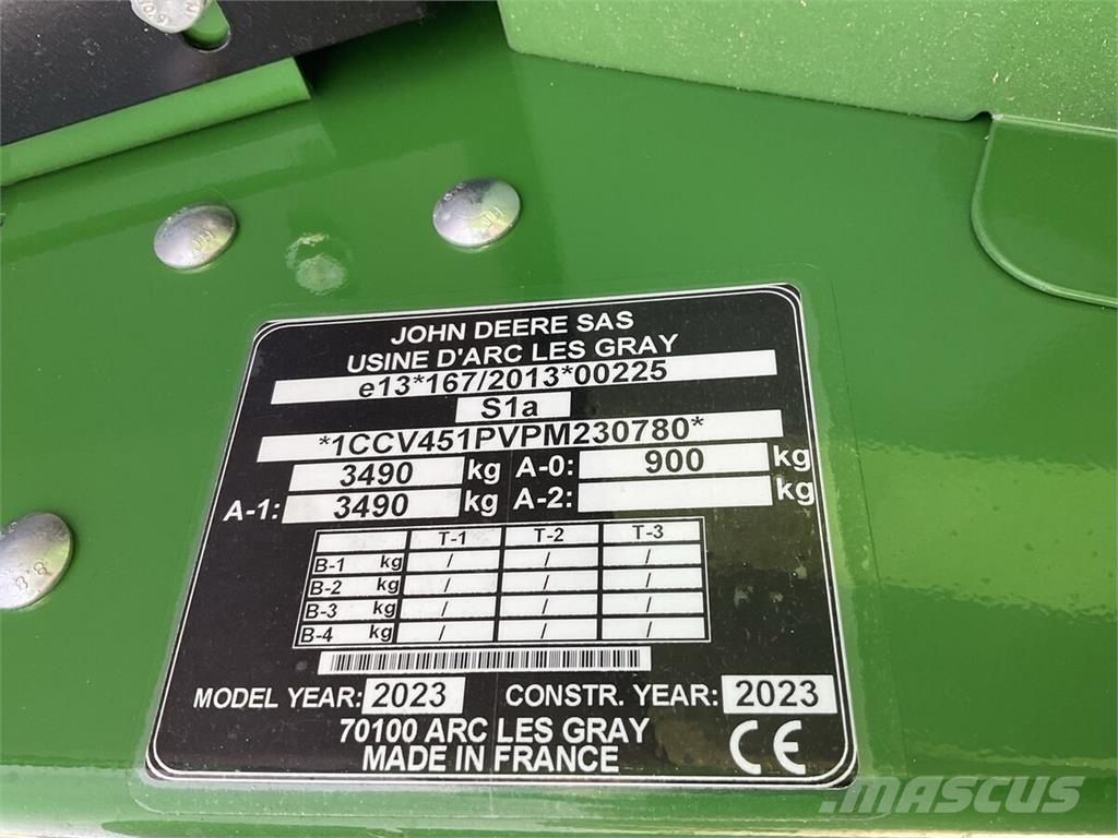 John Deere V451 M Rundballenpressen