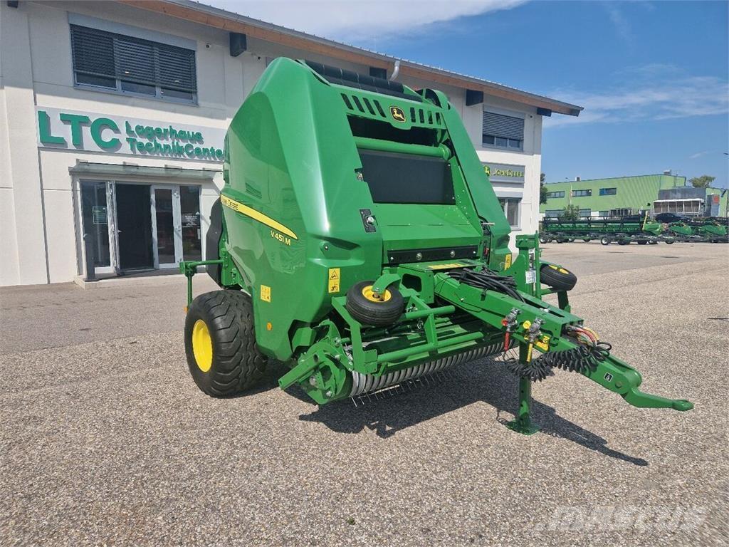 John Deere V451M Rundballenpressen