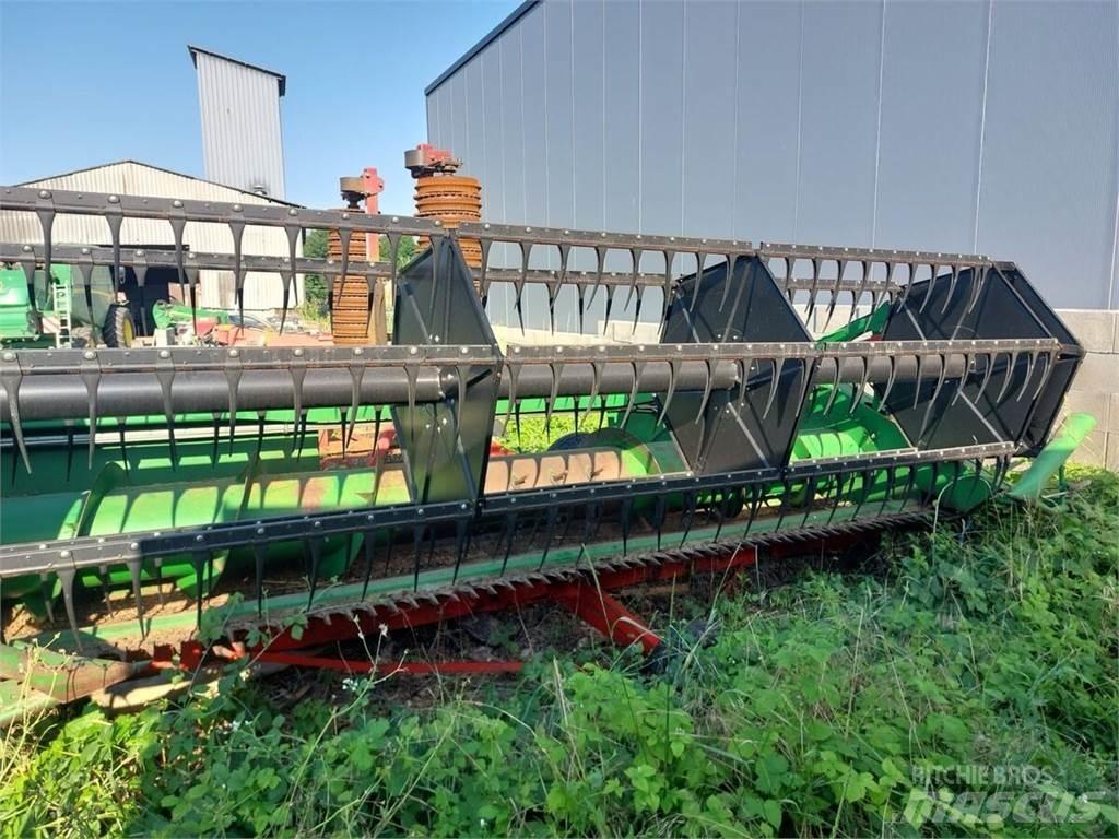 John Deere W440 Mähdrescher